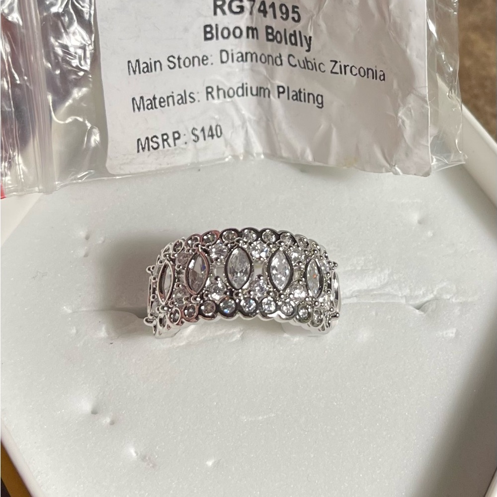 Bomb Party SIZE 7 Silver Intricate Design Ring with Sparkling Stones